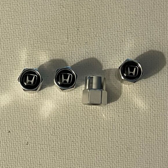 Honda Logo valve Stem caps in Silver set of 4 NWT - Picture 1 of 4